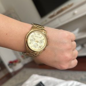 Women’s Used Gold plated Michael kors metal watch needs battery